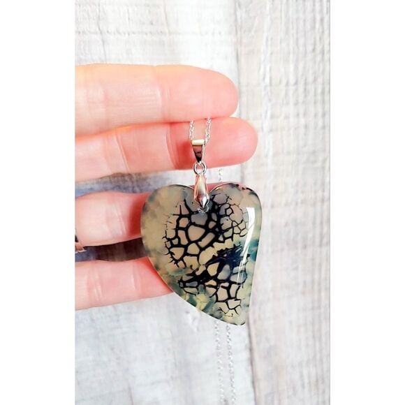 Dragons Vein Agate Heart Necklace - Picture 5 of 5